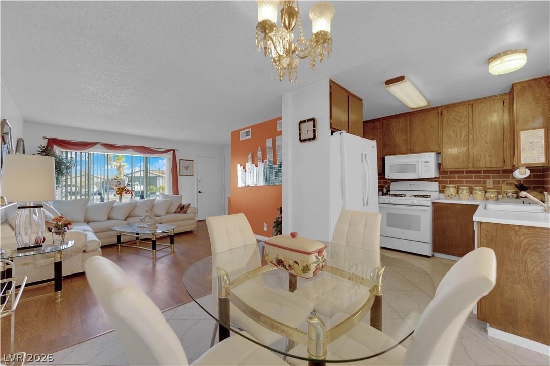 Photo 15 of 50, 7274 Pinebrook Circle