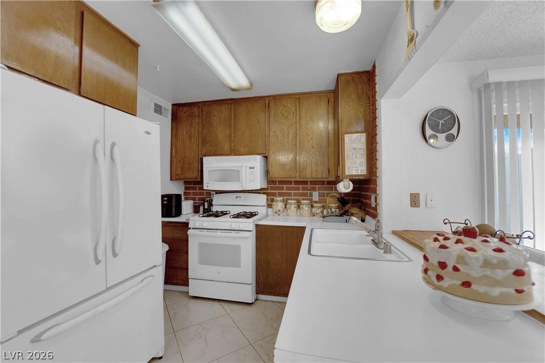 Photo 16 of 50, 7274 Pinebrook Circle