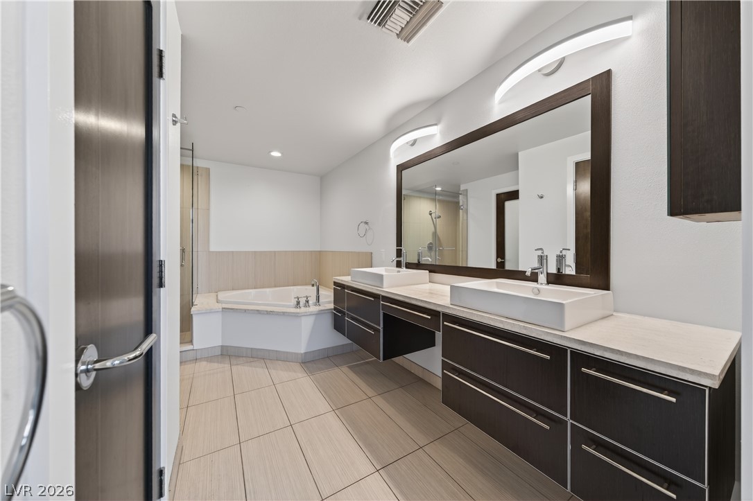 Photo 28 of 59, 8925 W Flamingo Road #307