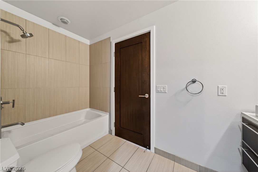 Photo 37 of 59, 8925 W Flamingo Road #307