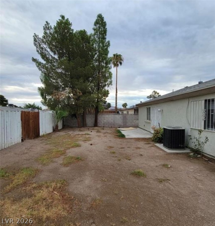 Photo 18 of 27, 3908 Montebello Avenue