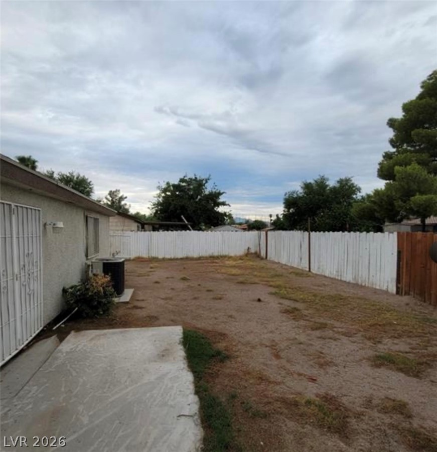 Photo 19 of 27, 3908 Montebello Avenue