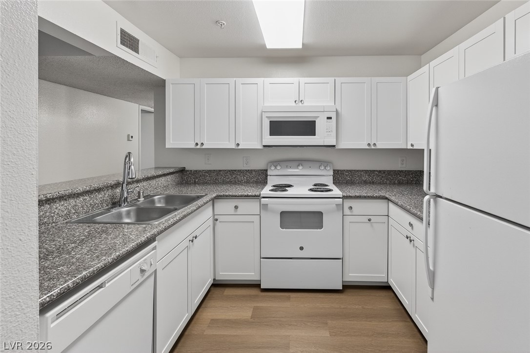 Photo 9 of 51, 2121 Blue Breeze Drive #106