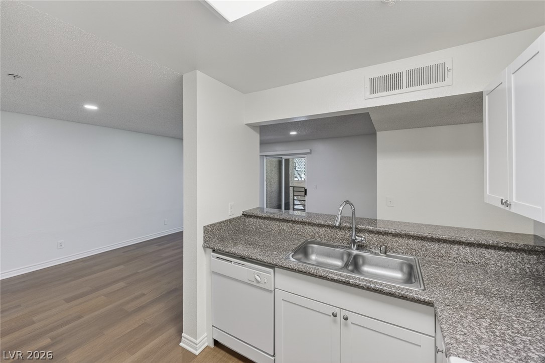 Photo 10 of 51, 2121 Blue Breeze Drive #106
