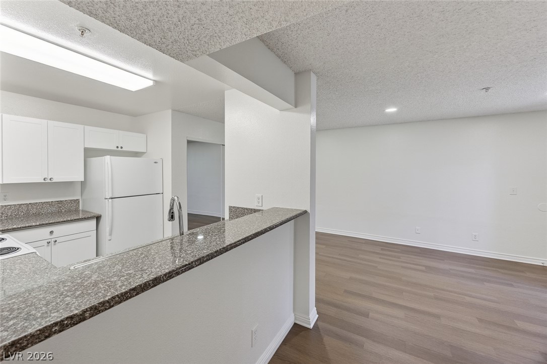 Photo 11 of 51, 2121 Blue Breeze Drive #106