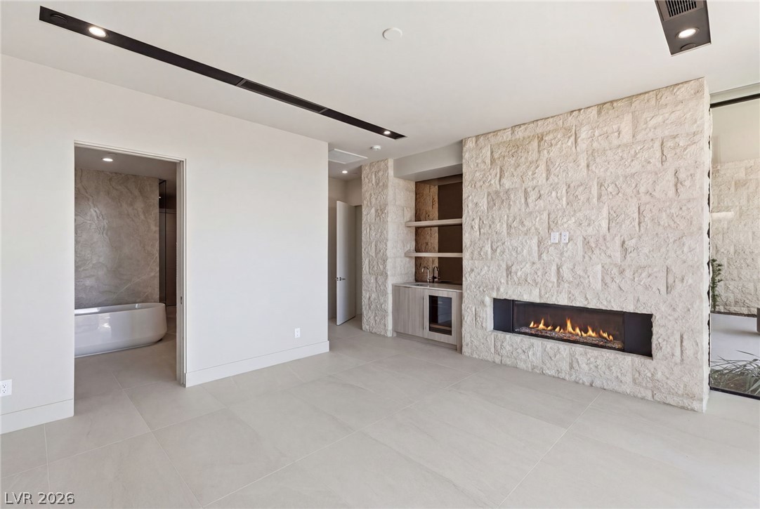 Photo 5 of 10 Harlow View Court #19