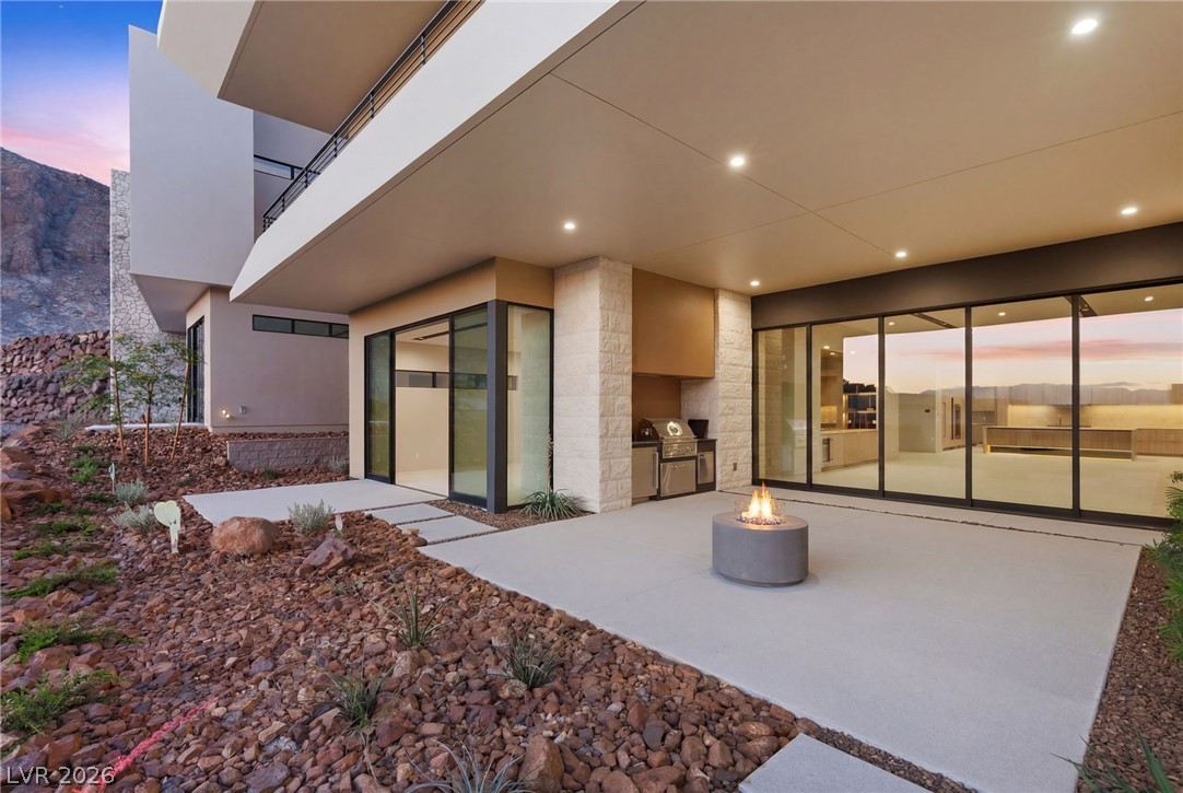 Photo 6 of 12, 10 Harlow View Court #19