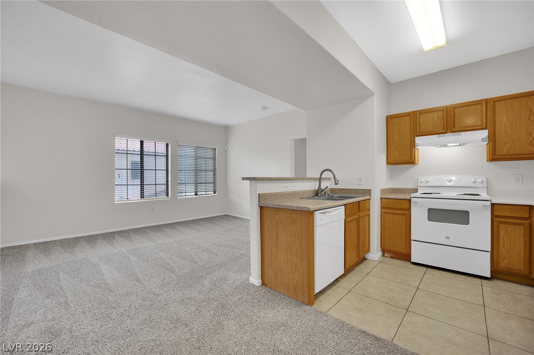 Photo 18 of 27, 2111 Hussium Hills Street #202