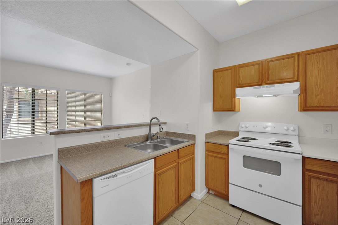 Photo 6 of 27, 2111 Hussium Hills Street #202