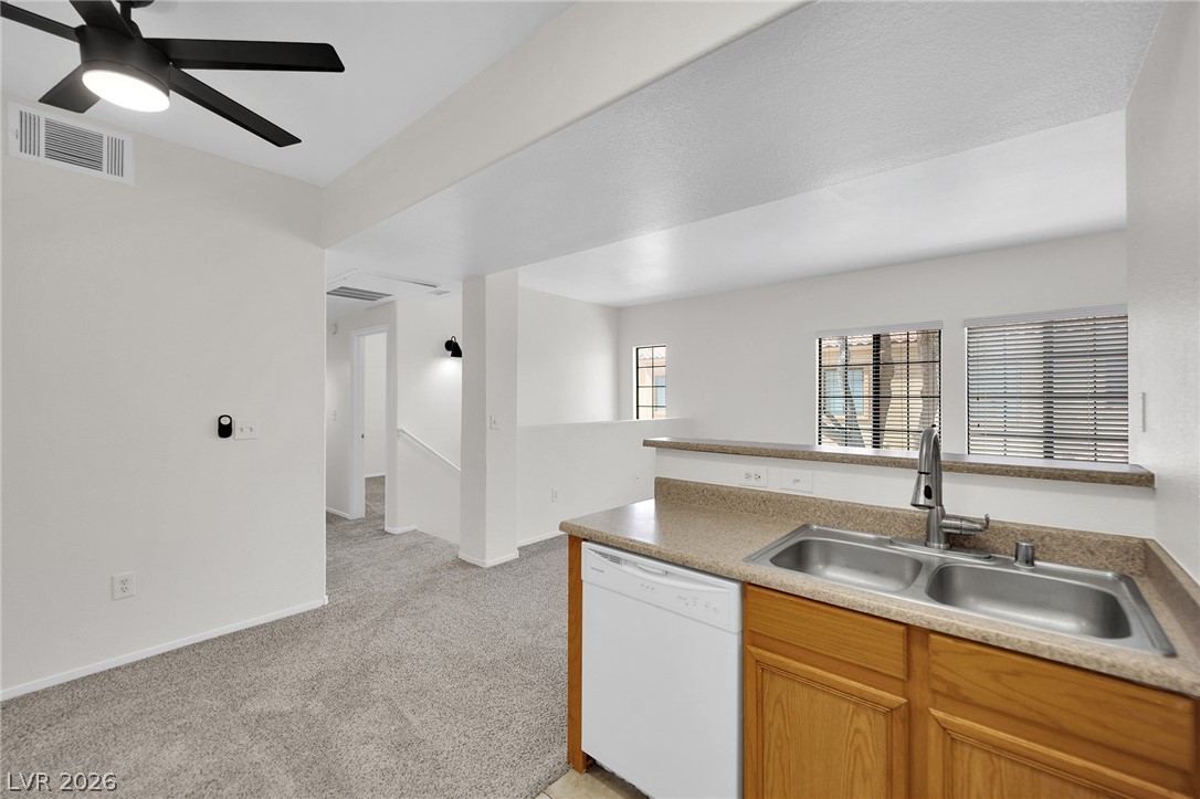 Photo 7 of 27, 2111 Hussium Hills Street #202