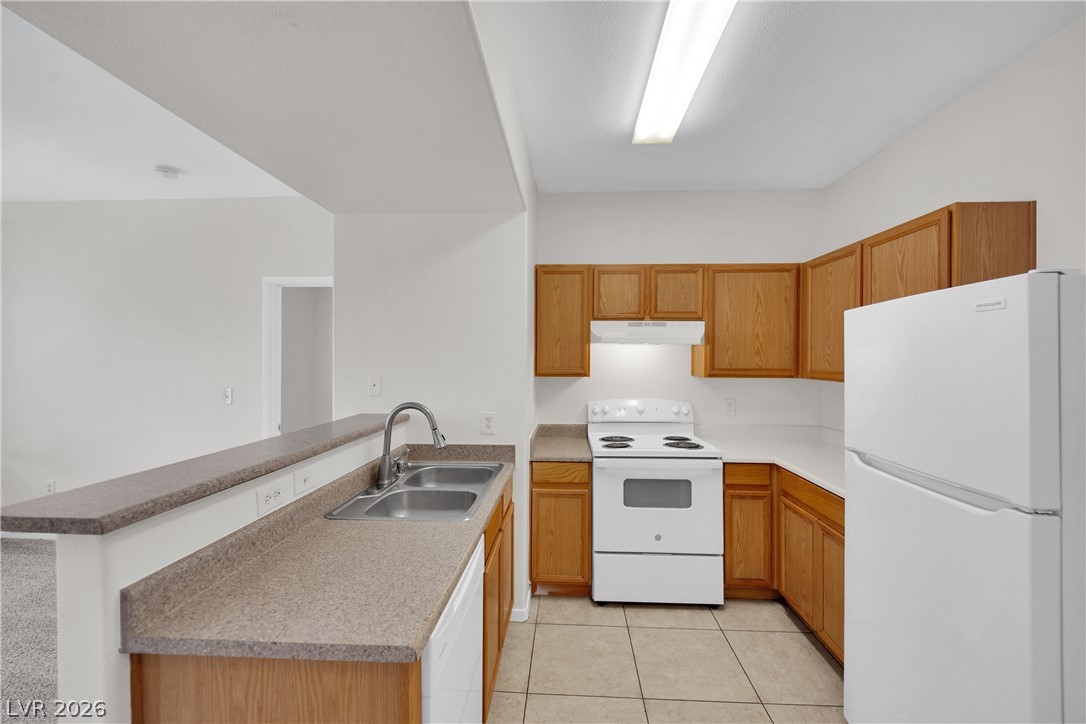 Photo 8 of 27, 2111 Hussium Hills Street #202