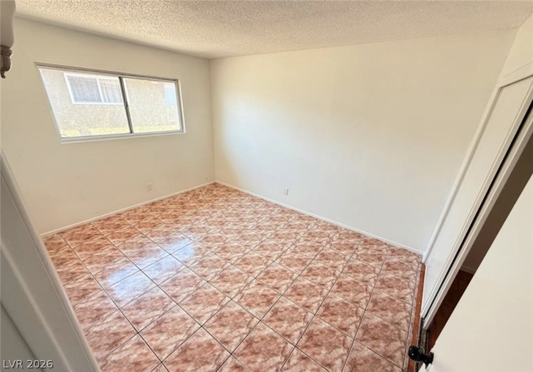 Photo 8 of 33, 536 North Circle