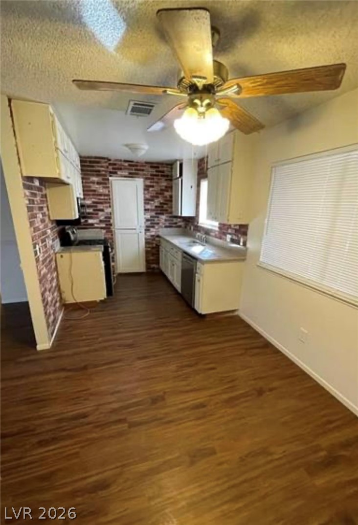 Photo 6 of 19, 834 Benita Place