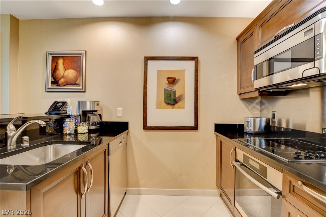Photo 13 of 43, 125 E Harmon Avenue #1214