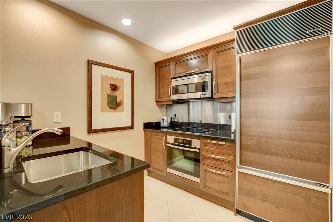 Photo 14 of 43, 125 E Harmon Avenue #1214