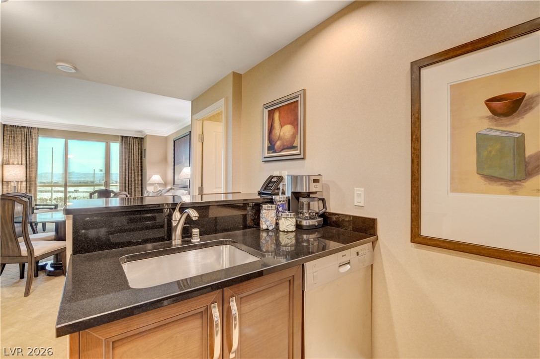 Photo 15 of 43, 125 E Harmon Avenue #1214