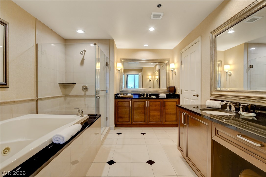 Photo 21 of 43, 125 E Harmon Avenue #1214
