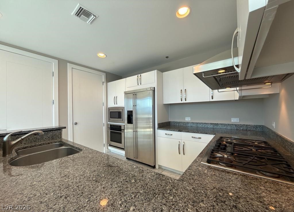 Photo 7 of 15, 4525 Dean Martin Drive #2704