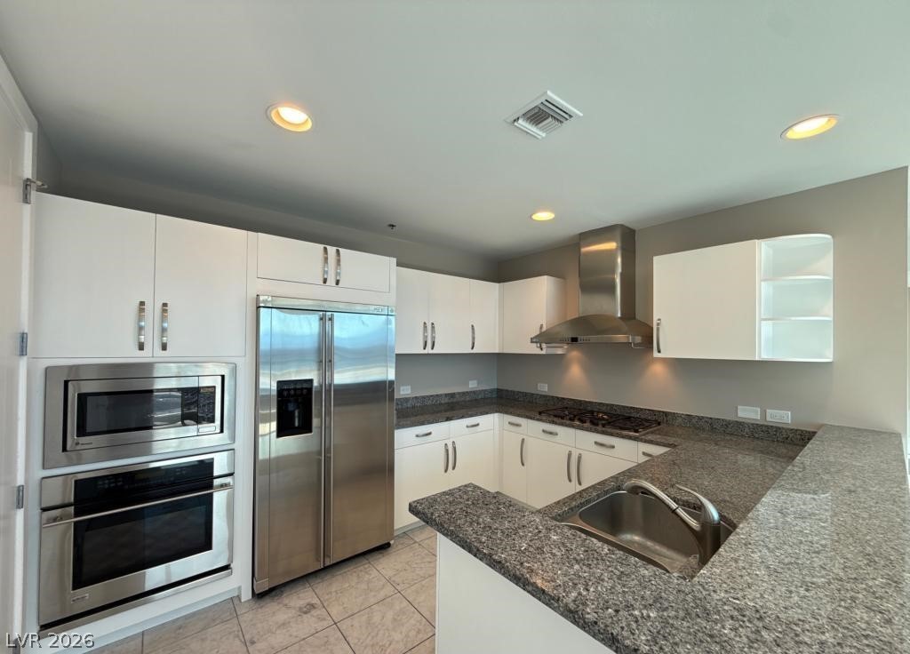 Photo 8 of 15, 4525 Dean Martin Drive #2704