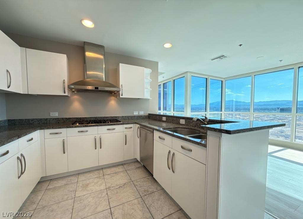 Photo 9 of 15, 4525 Dean Martin Drive #2704