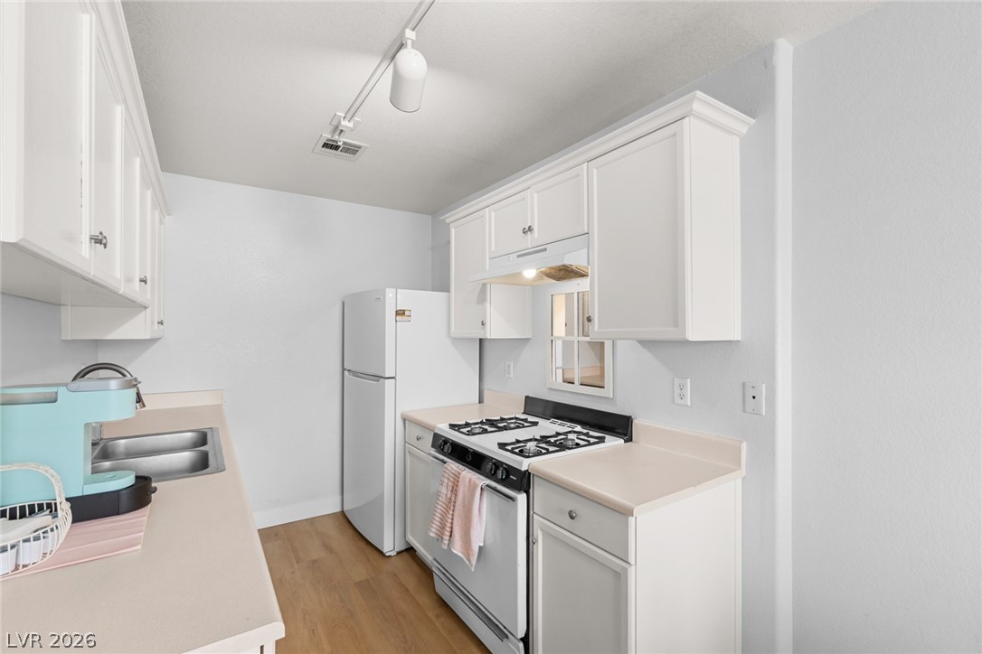 Photo 12 of 35, 5330 E Charleston Boulevard #35
