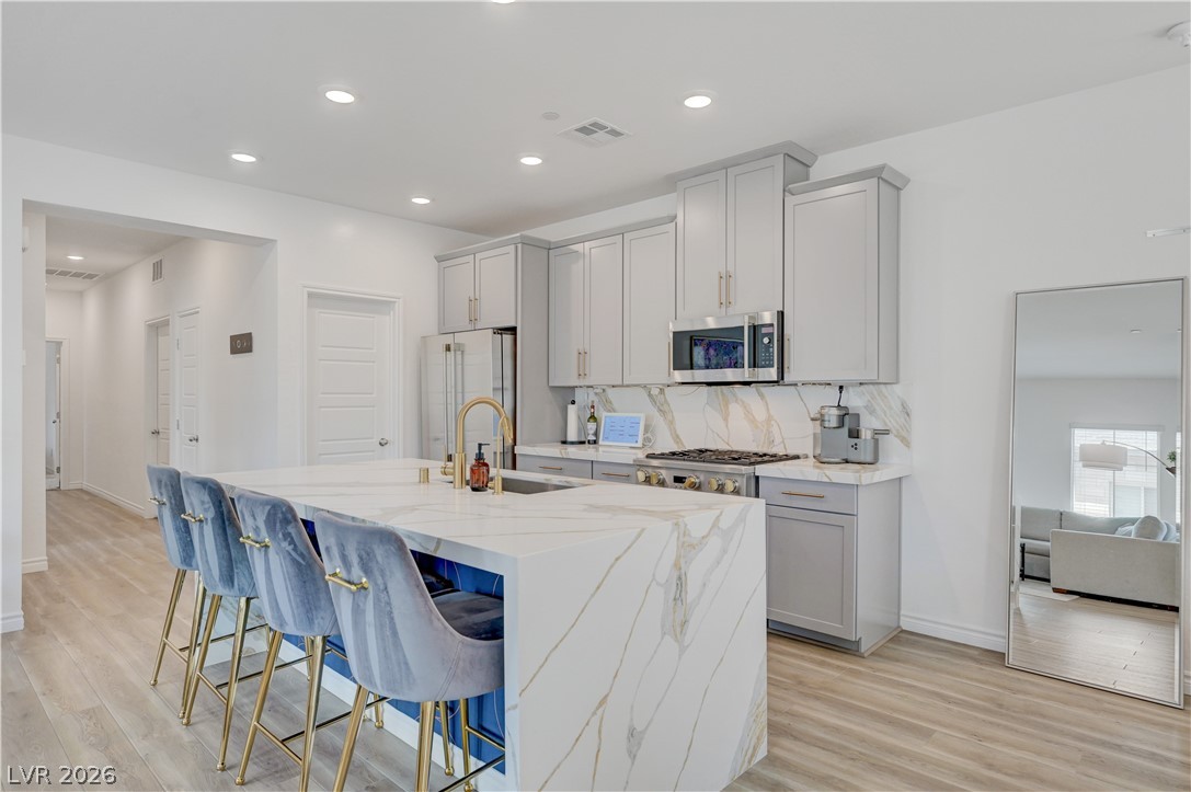 600 N Carriage Hill Drive #2084, Las Vegas