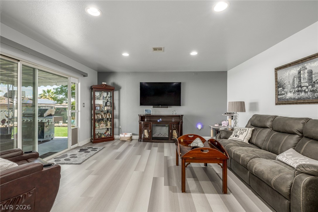 Photo 5 of 5204 Holmby Avenue