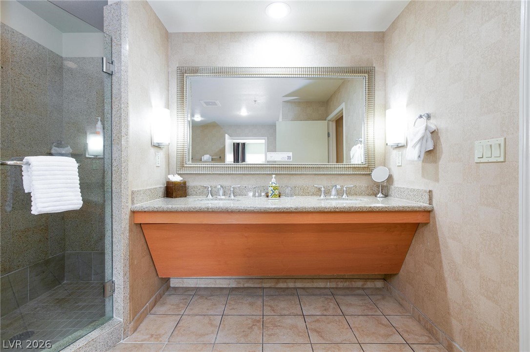 Photo 18 of 56, 211 E Flamingo Road #1018