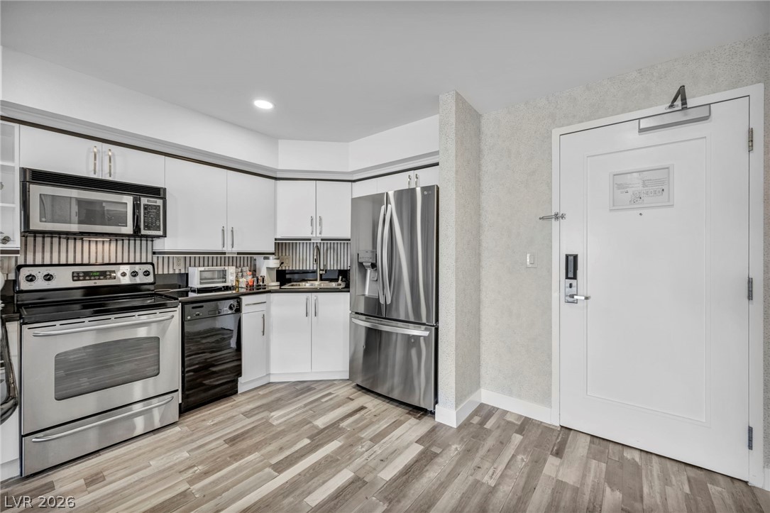 Photo 14 of 68, 211 E Flamingo Road #1103
