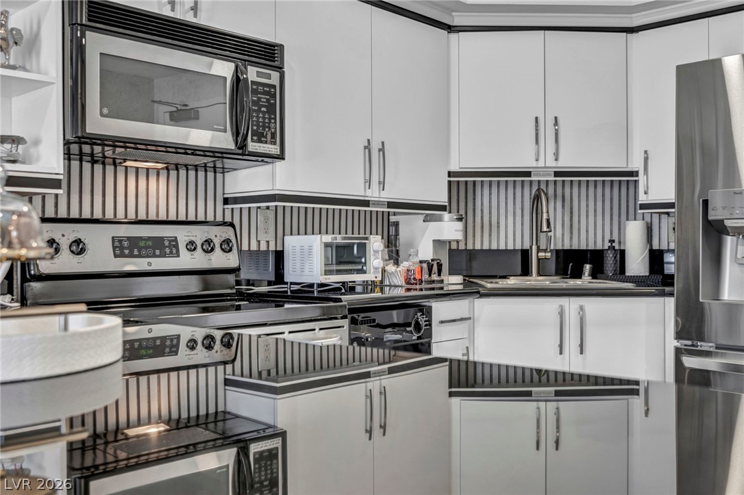 Photo 10 of 68, 211 E Flamingo Road #1103