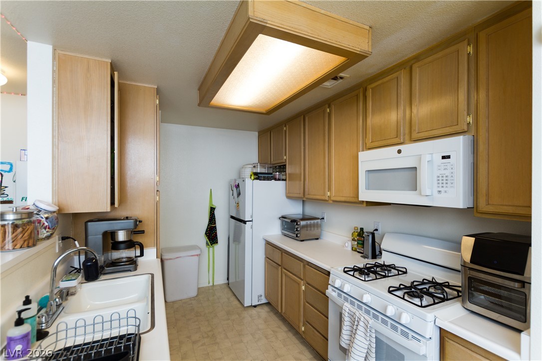 Photo 73 of 99, 4861 S Torrey Pines Drive #106