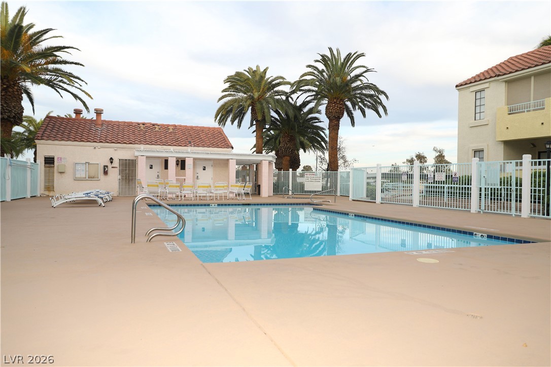 Photo 5 of 4861 S Torrey Pines Drive #106