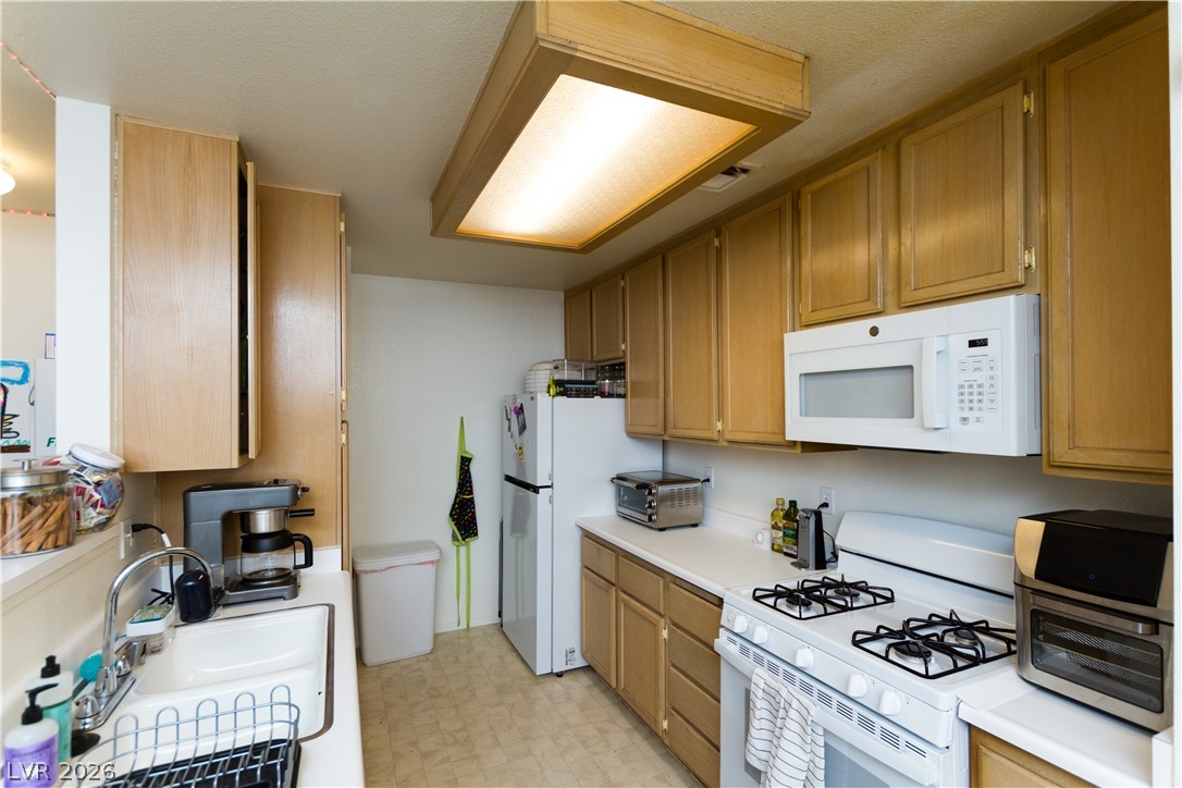 Photo 9 of 99, 4861 S Torrey Pines Drive #106