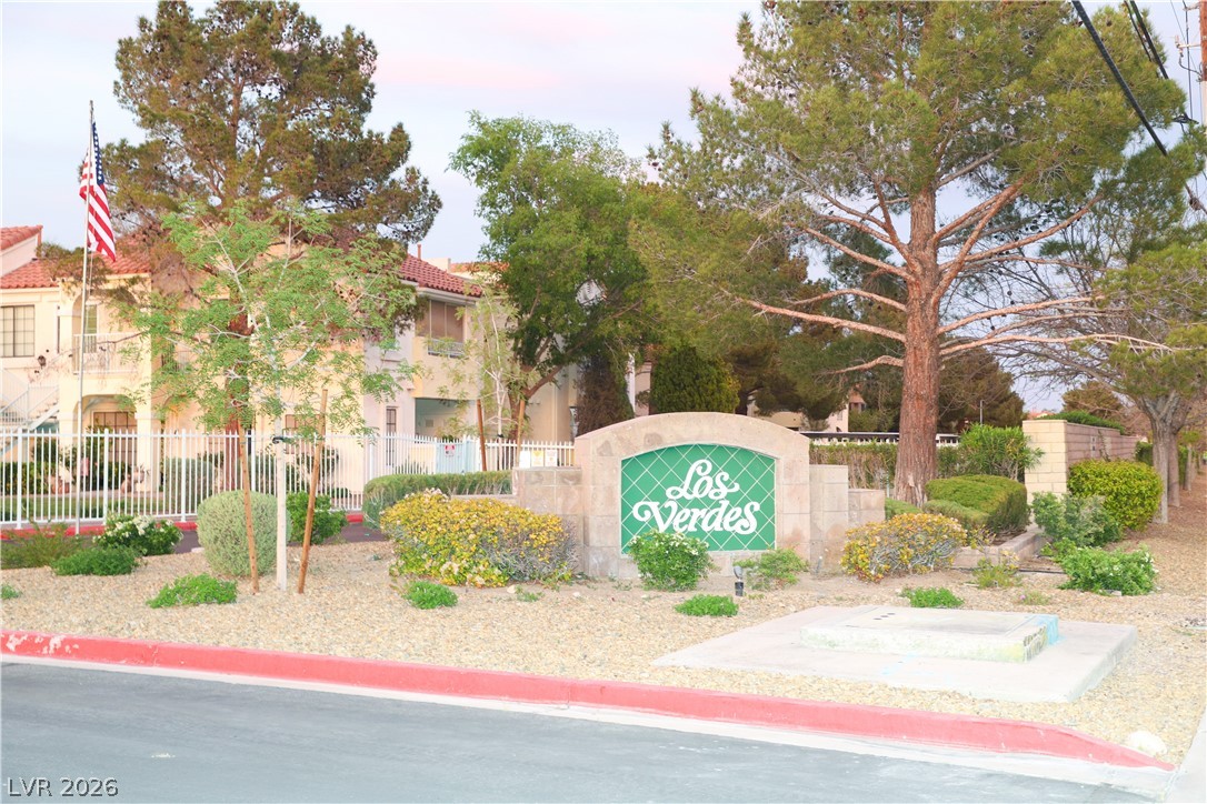 Photo 4 of 4861 S Torrey Pines Drive #106