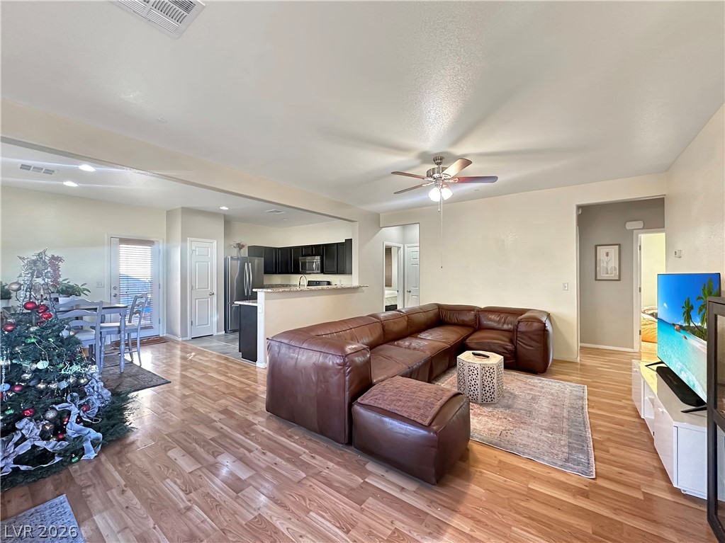 Photo 4 of 976 Aspen Cliff Drive