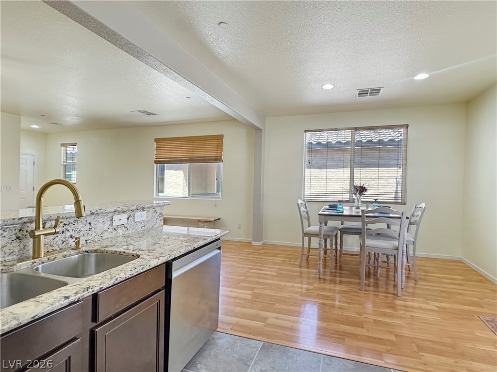 Photo 5 of 976 Aspen Cliff Drive