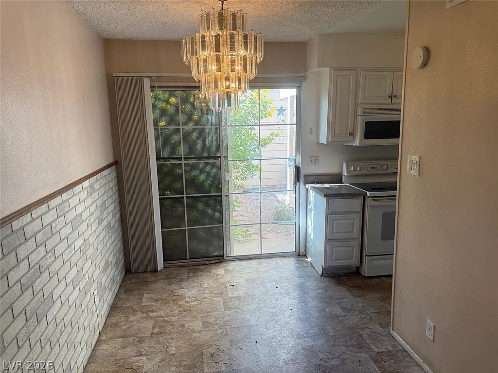 Photo 4 of 4914 Larkspur Street