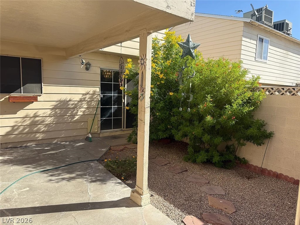 Photo 21 of 26, 4914 Larkspur Street