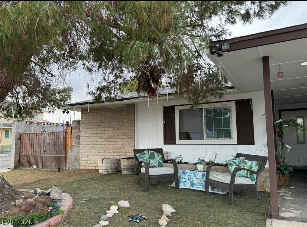 Photo 2 of 212 Bradshaw Way