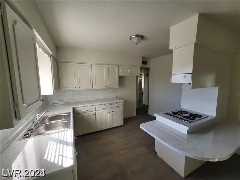 Photo 9 of 40, 4321 El Conlon Avenue