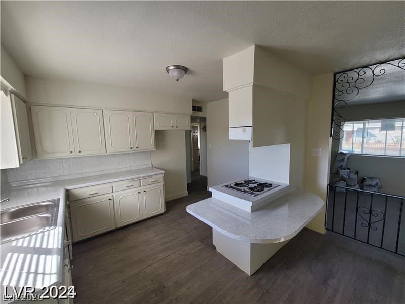 Photo 11 of 40, 4321 El Conlon Avenue