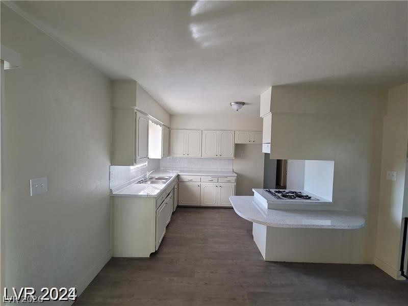 Photo 12 of 40, 4321 El Conlon Avenue