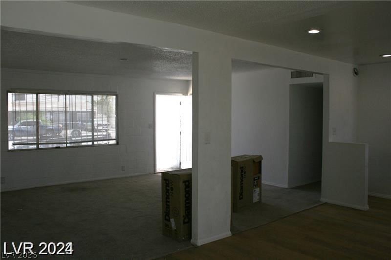 Photo 8 of 38, 1932 Lawry Avenue