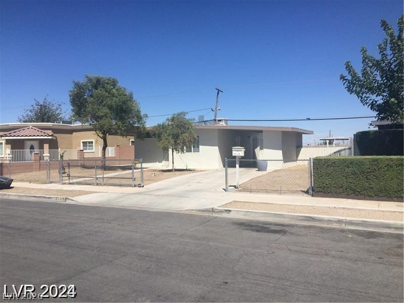 Photo 4 of 2705 Howard Drive