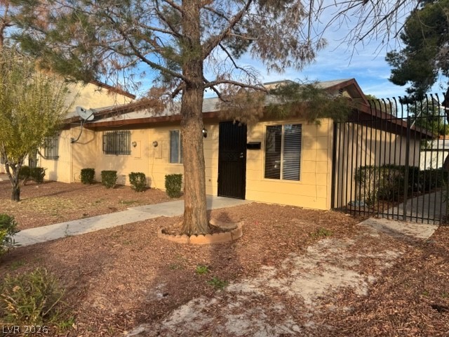 Photo 2 of 3942 Palos Verdes Street
