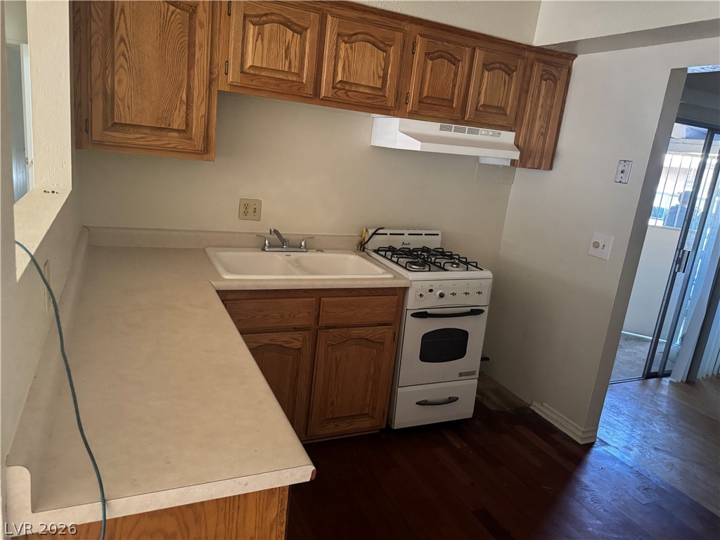 Photo 6 of 12, 3942 Palos Verdes Street