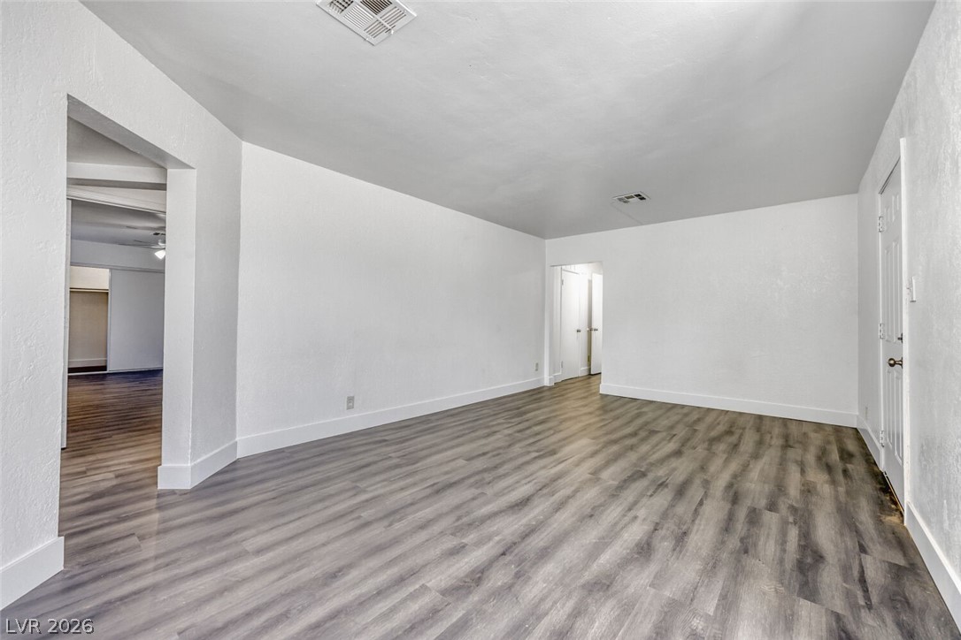 Photo 4 of 1325 E Oakey Boulevard