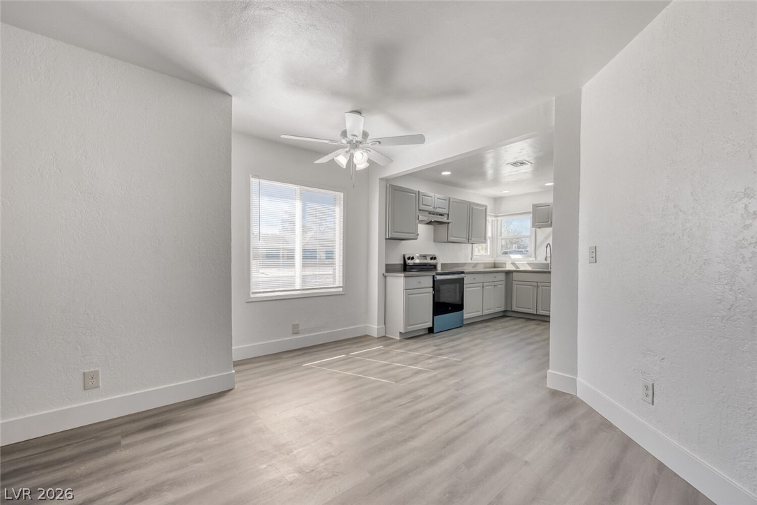 Photo 5 of 1325 E Oakey Boulevard