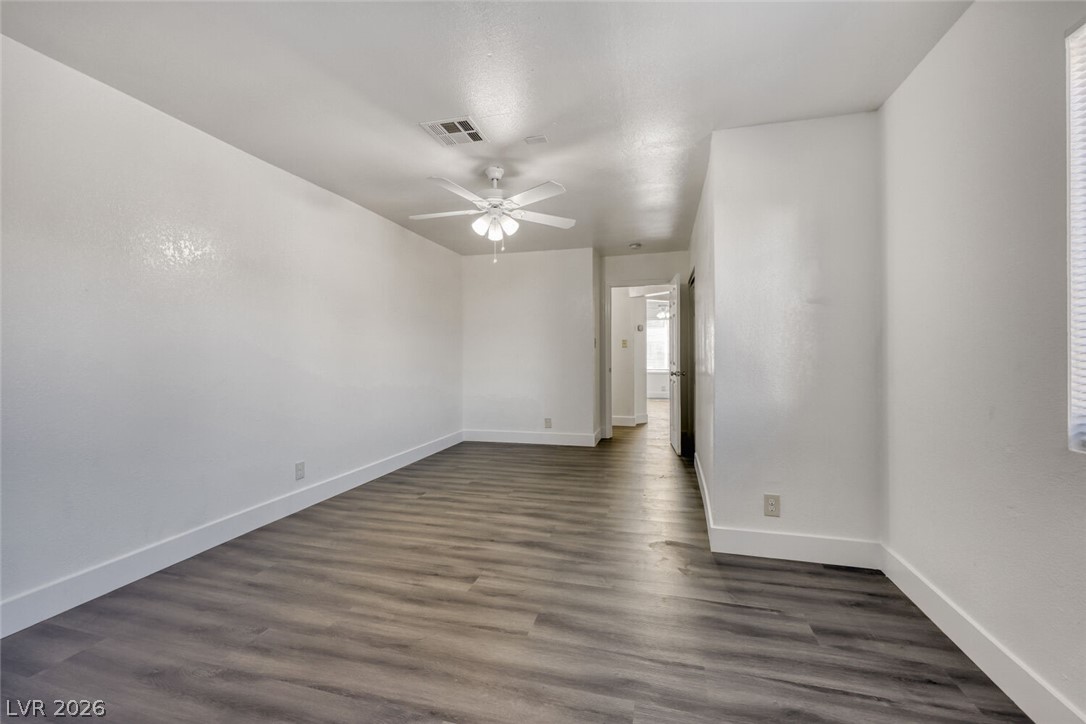 Photo 10 of 22, 1325 E Oakey Boulevard