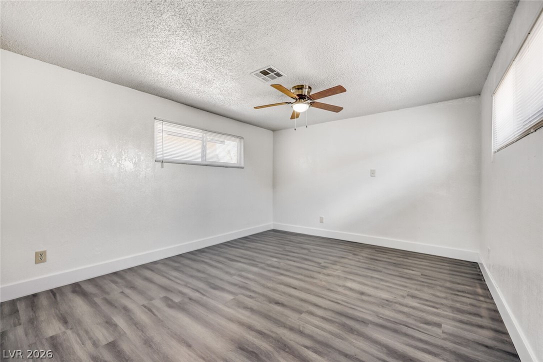 Photo 16 of 22, 1325 E Oakey Boulevard